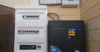 Установка и подключение стабилизаторов напряжения от 576 руб в Магнитогорске - ЭлектроМгн